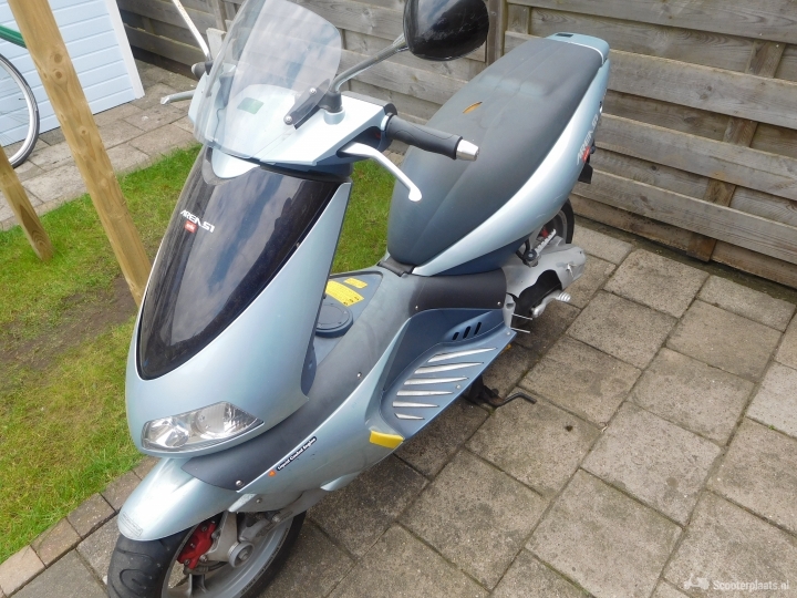 Aprilia Area 51 blauw